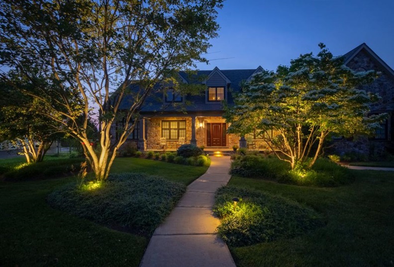 10 Outdoor Landscaping Lighting Ideas for Your Yard